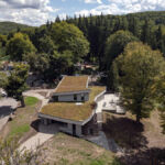 Ökoturisztikai központ a Szent Anna-tónál – Mohos láp – biodiverz zöldtetővel